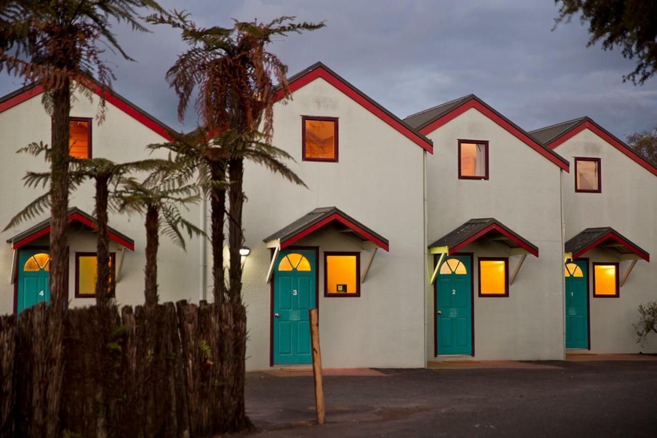 The Backyard Inn Accommodation Rotorua Extérieur photo